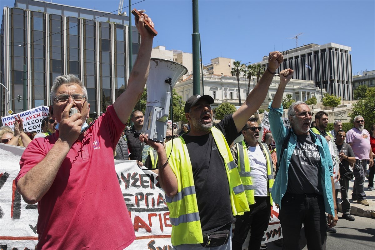 Health and public transport workers in Greece left their jobs #10