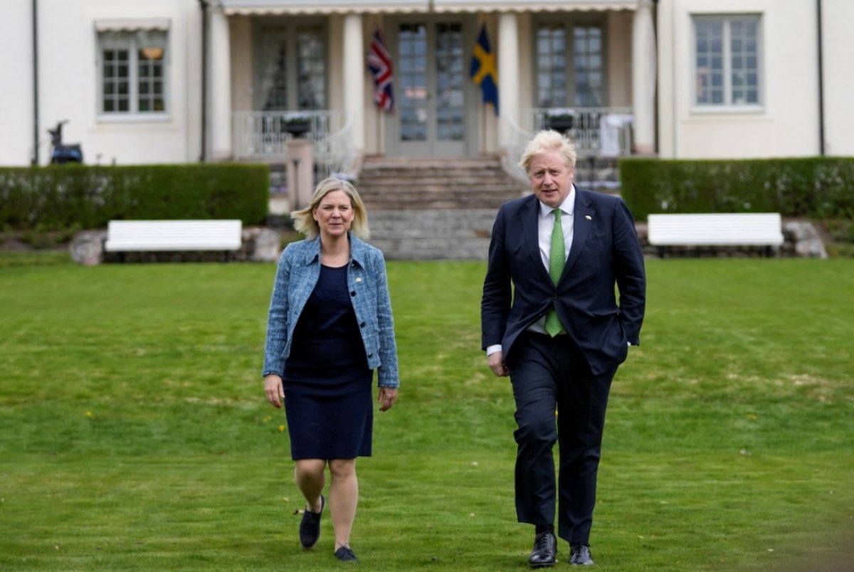 İsveç'i ziyaret eden Boris Johnson'ın Başbakan Andersson ile sandal sefası