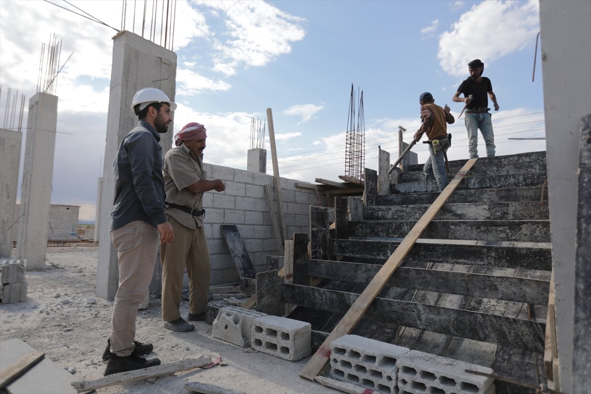 Suriye nin kuzeyinde briket evlerin inşası devam ediyor #7