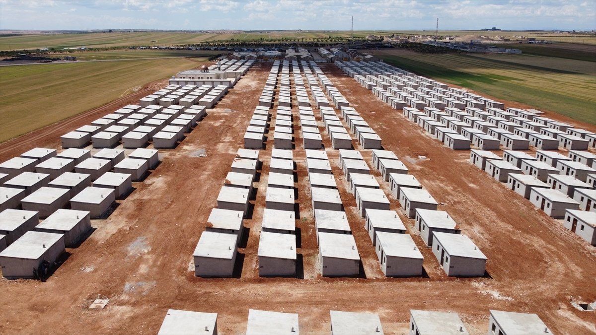 Construction of briquette houses continues in northern Syria #9