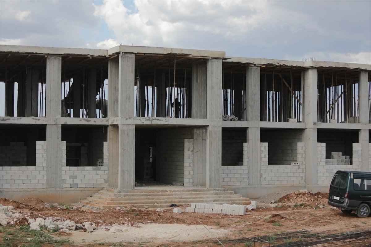 Suriye nin kuzeyinde briket evlerin inşası devam ediyor #4