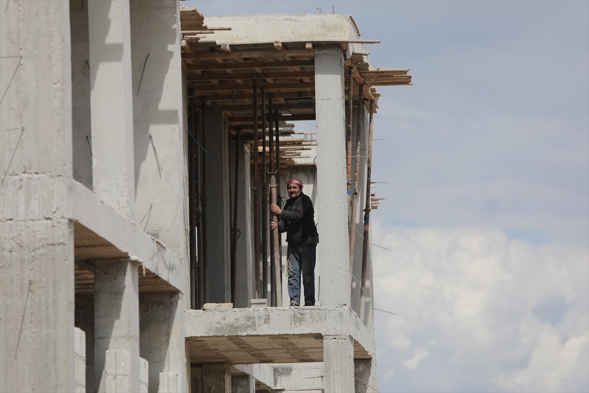 Suriye nin kuzeyinde briket evlerin inşası devam ediyor #18