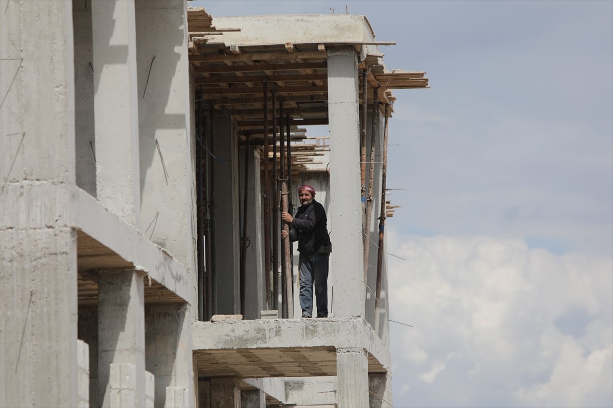 Construction of briquette houses continues in northern Syria #18