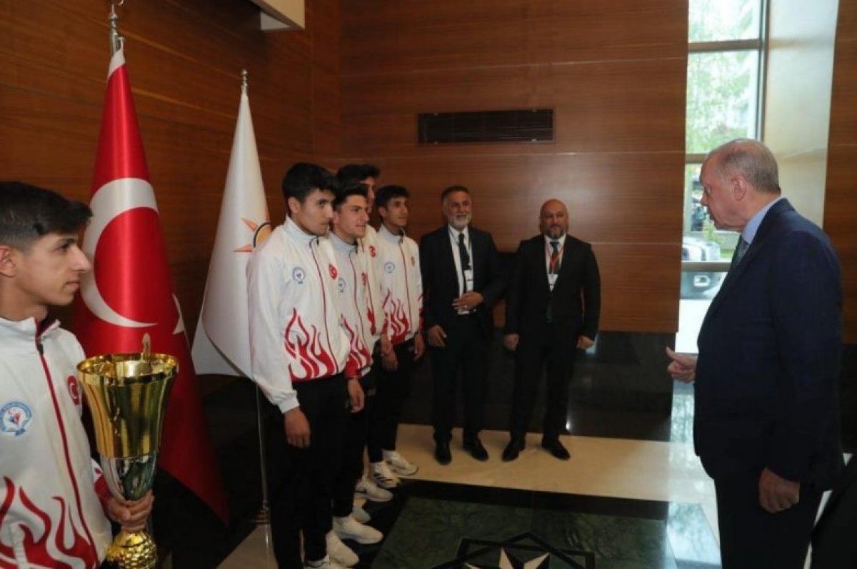 Cumhurbaşkanı Erdoğan, Bitlisli şampiyon sporcularla buluştu #1