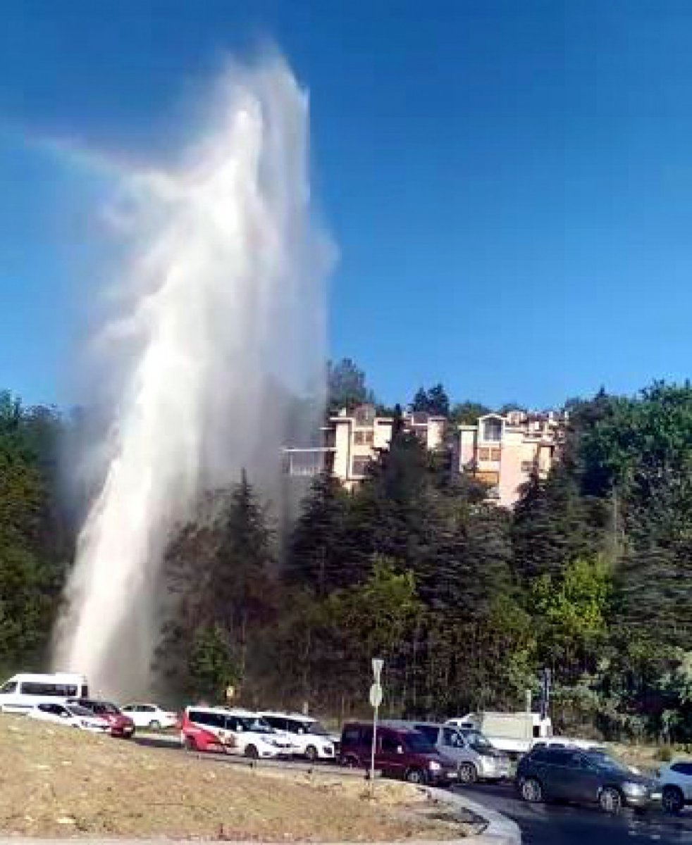 Bahçeşehir de İSKİ ye ait su borusu patladı #7