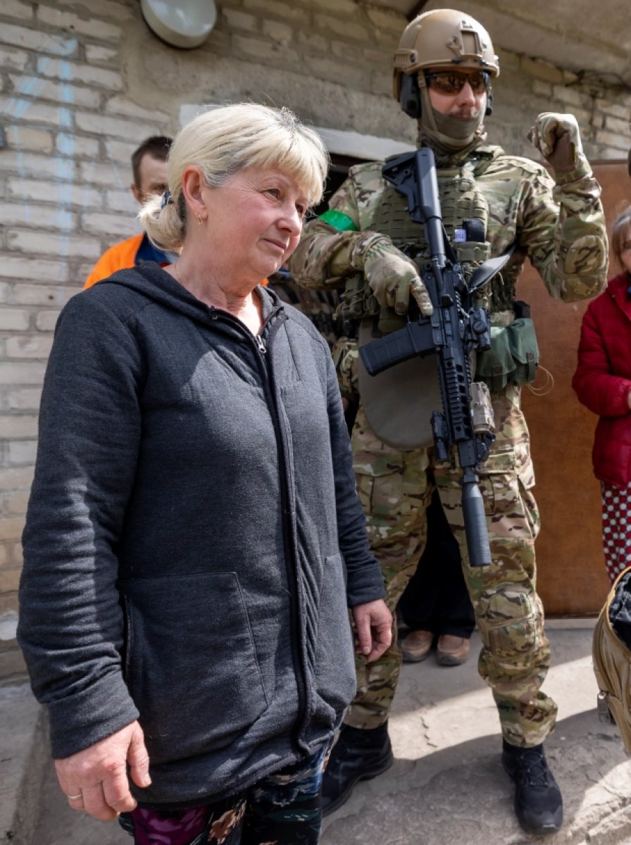 Rus güçleriyle iş birliği yaptığı iddia edilen Ukraynalı kadın yakalandı #3