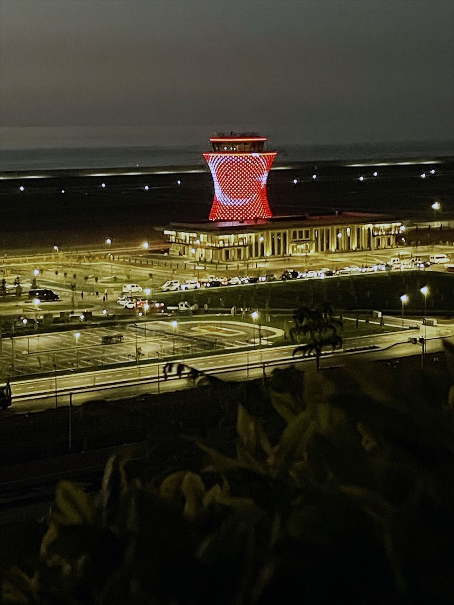 Rize-Artvin Havalimanı nda ışıklar yandı #5