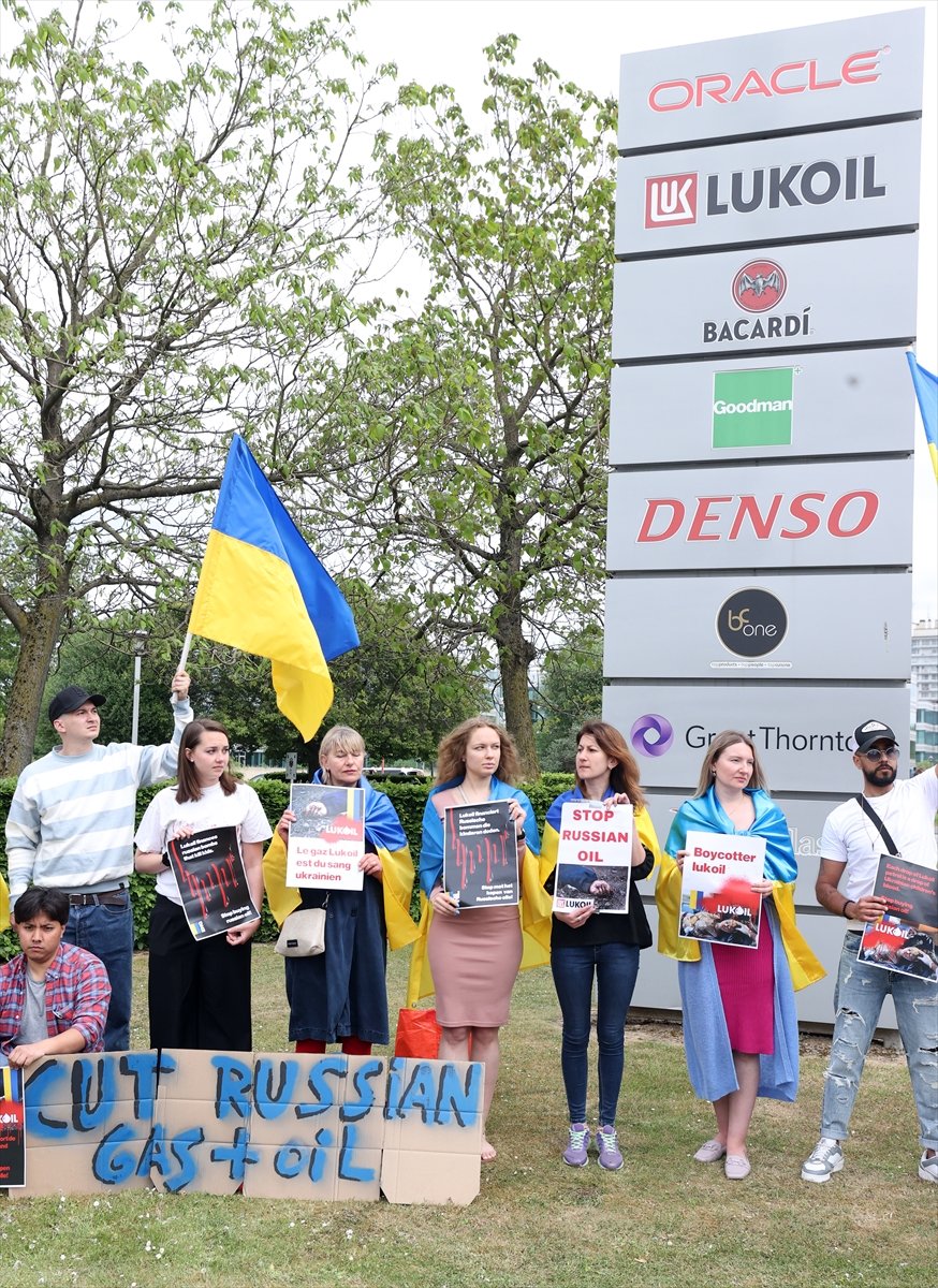 Brüksel'de Rus petrol şirketi protesto edildi