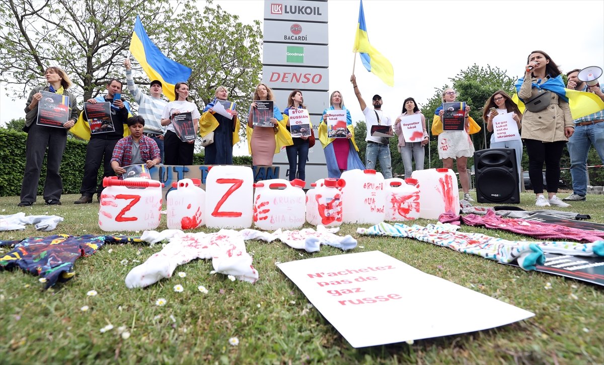 Brüksel'de Rus petrol şirketi protesto edildi