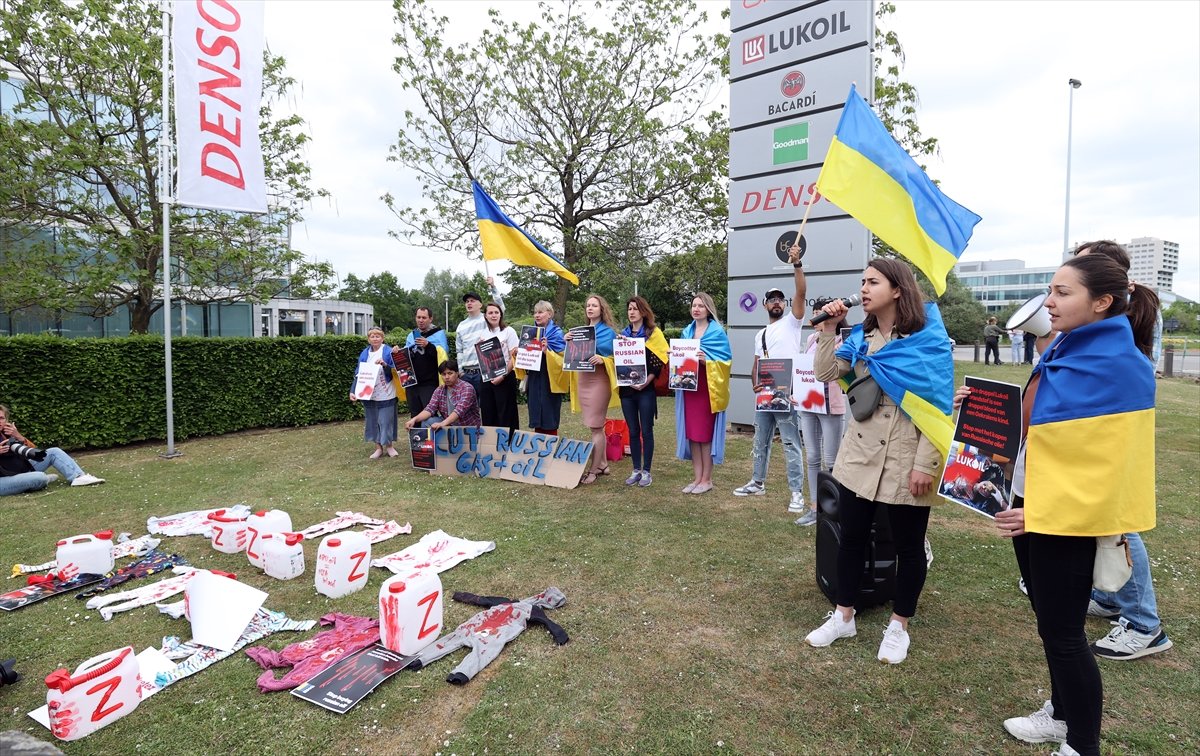 Russian oil company protested in Brussels #4