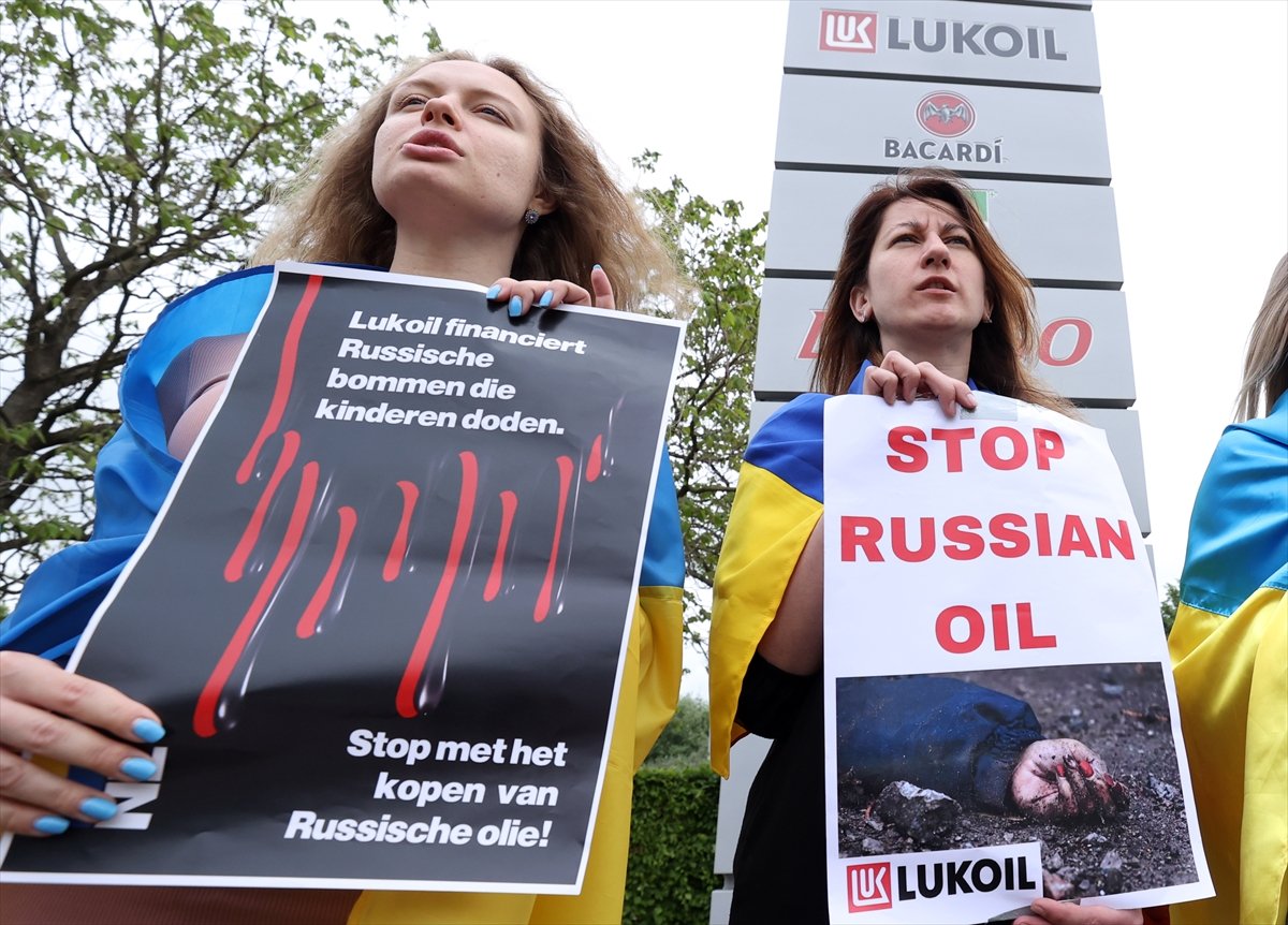 Russian oil company protested in Brussels #6