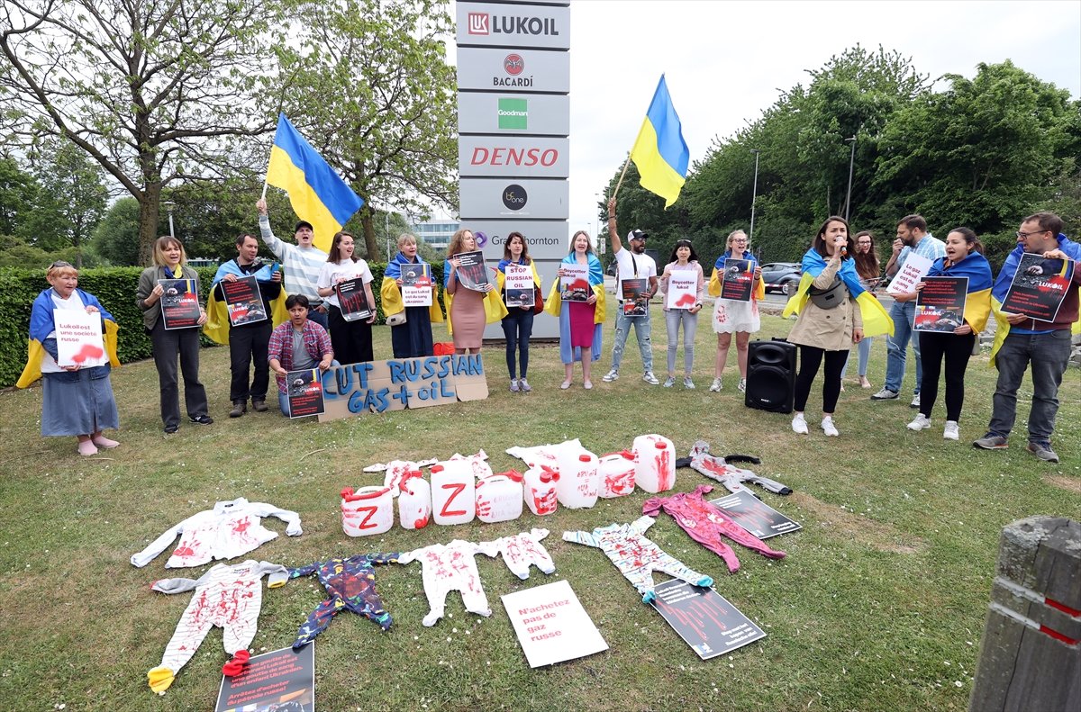 Brüksel'de Rus petrol şirketi protesto edildi