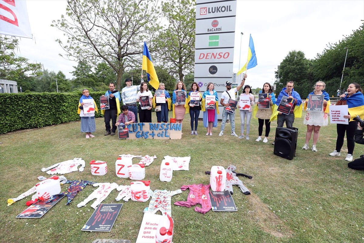 Brüksel'de Rus petrol şirketi protesto edildi