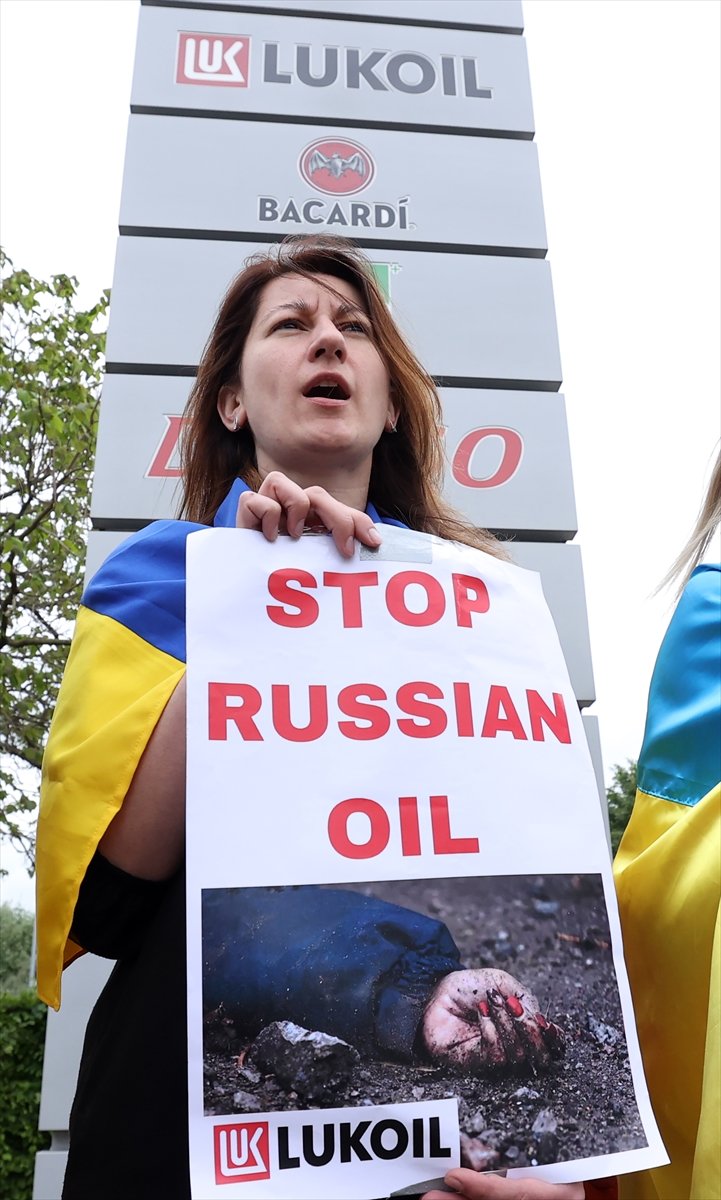 Russian oil company protested in Brussels #12