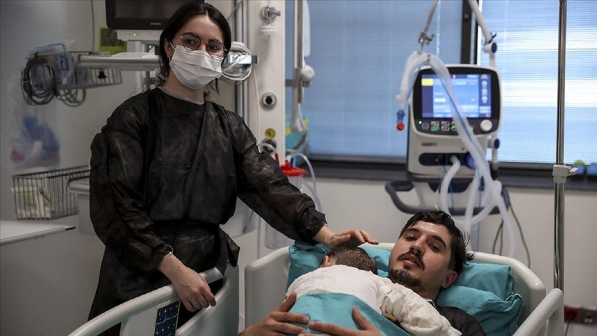 First aid from the mother of the child who spilled boiling water on him in Istanbul #1