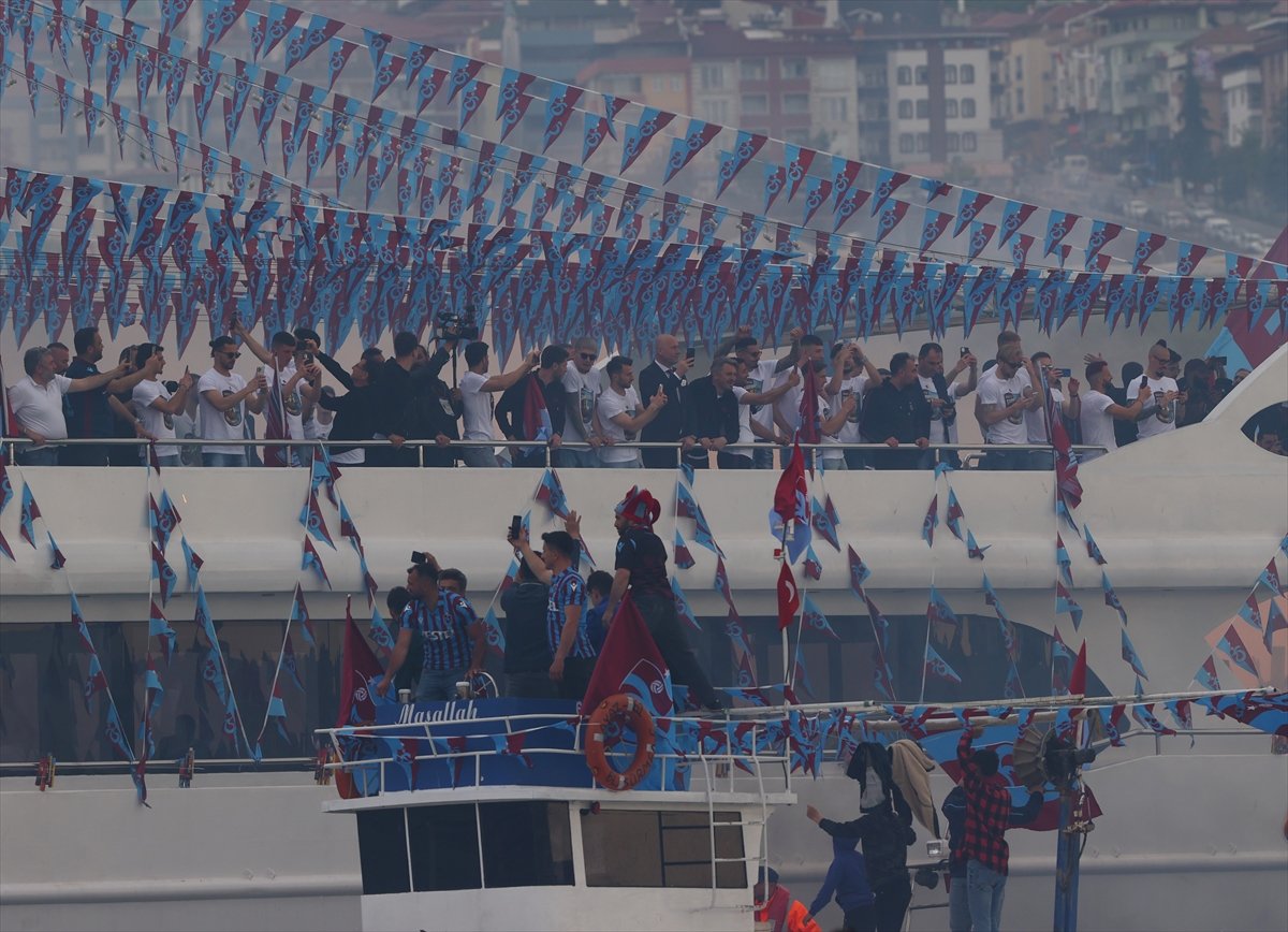Trabzonspor taraftarı kutlamalara denizden başladı #2