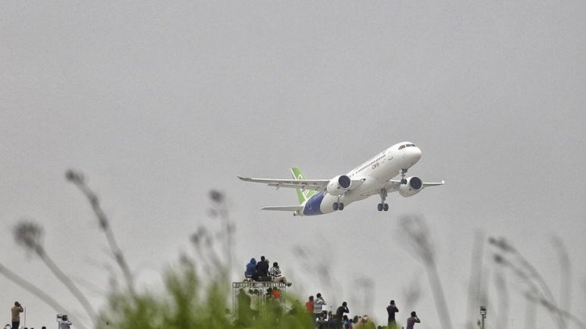 Domestic aircraft move from China: Test flight completed #1
