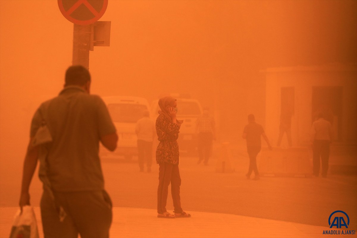Irak ta kum fırtınası: Uçak seferleri durdu #1