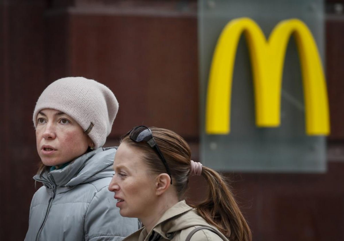 McDonald's decides to sell its restaurant network in Russia #1