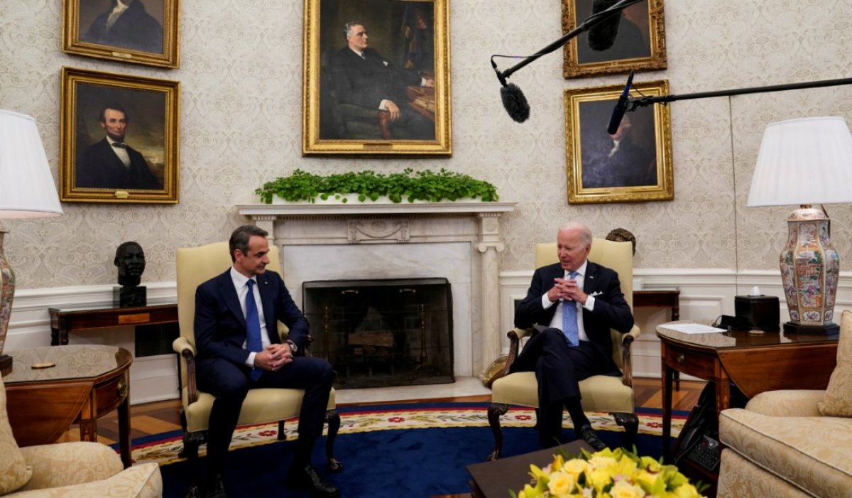 Biden ve Miçotakis Beyaz Saray'da bir araya geldi