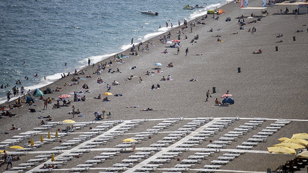 Antalya'ya hafta sonu 90 bin yabancı turist geliyor