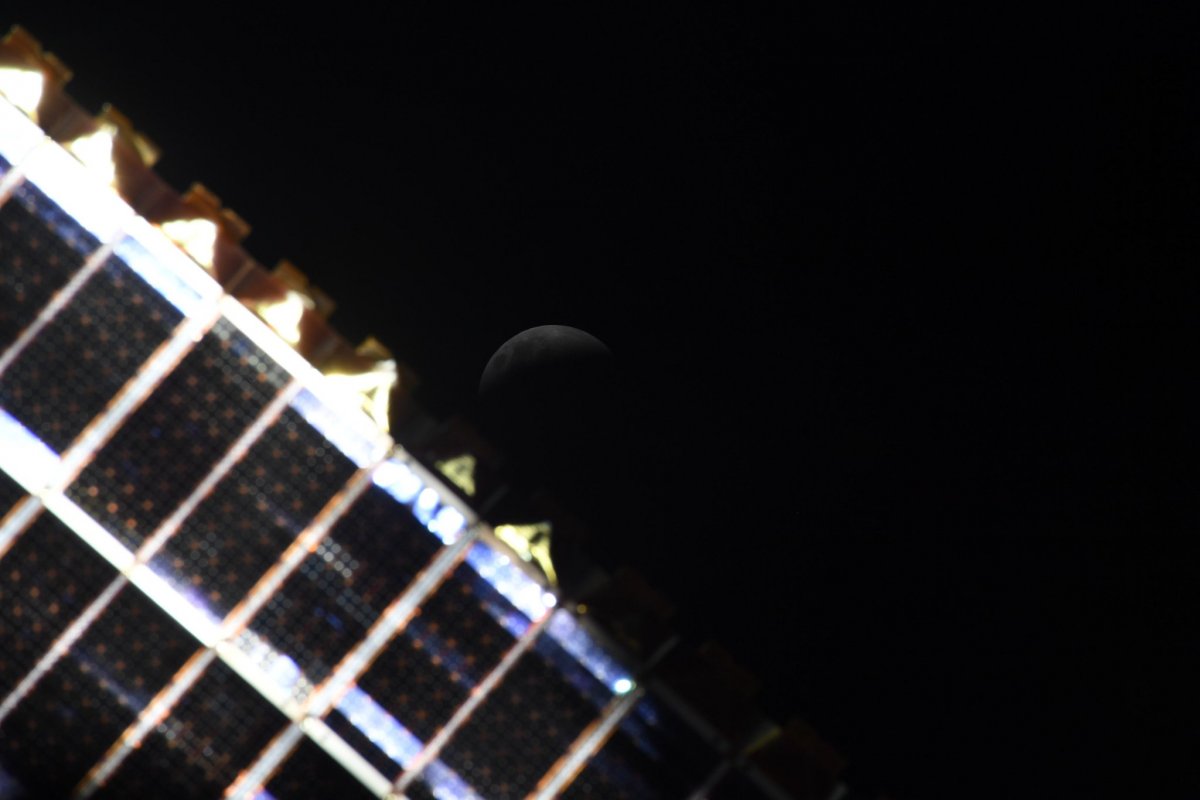 Uzay istasyonundan Ay tutulması fotoğraflandı #4