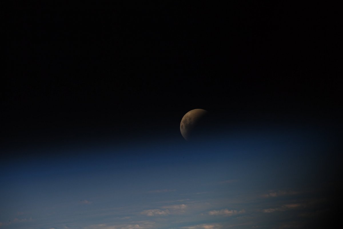 Uzay istasyonundan Ay tutulması fotoğraflandı #1