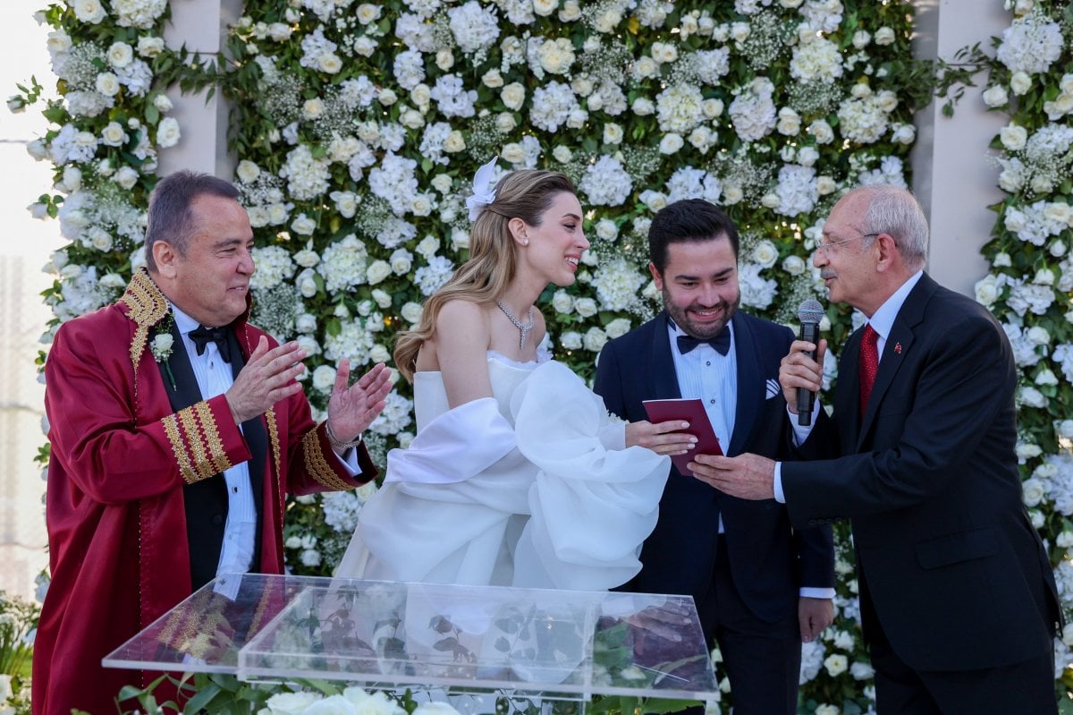 Kemal Kılıçdaroğlu nun Muhittin Böcek in oğlunun nikah şahidi oldu #2
