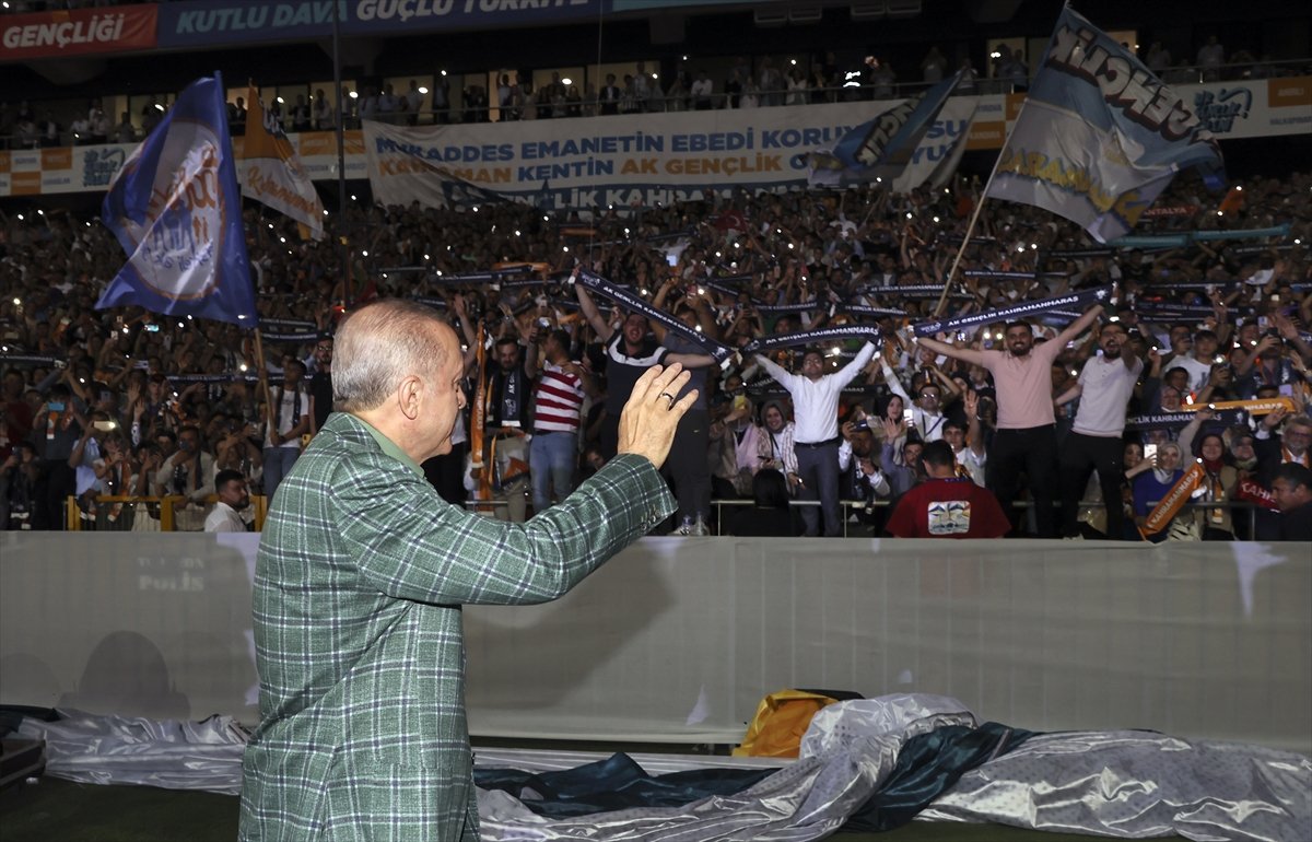 Cumhurbaşkanı Erdoğan, Gençlik Şöleni nde tribünleri selamladı #5