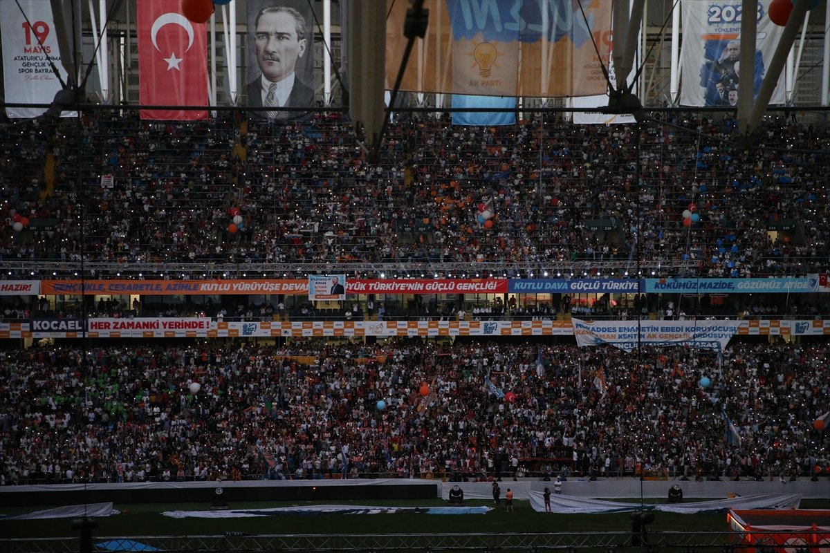 Cumhurbaşkanı Erdoğan, Gençlik Şöleni nde tribünleri selamladı #7