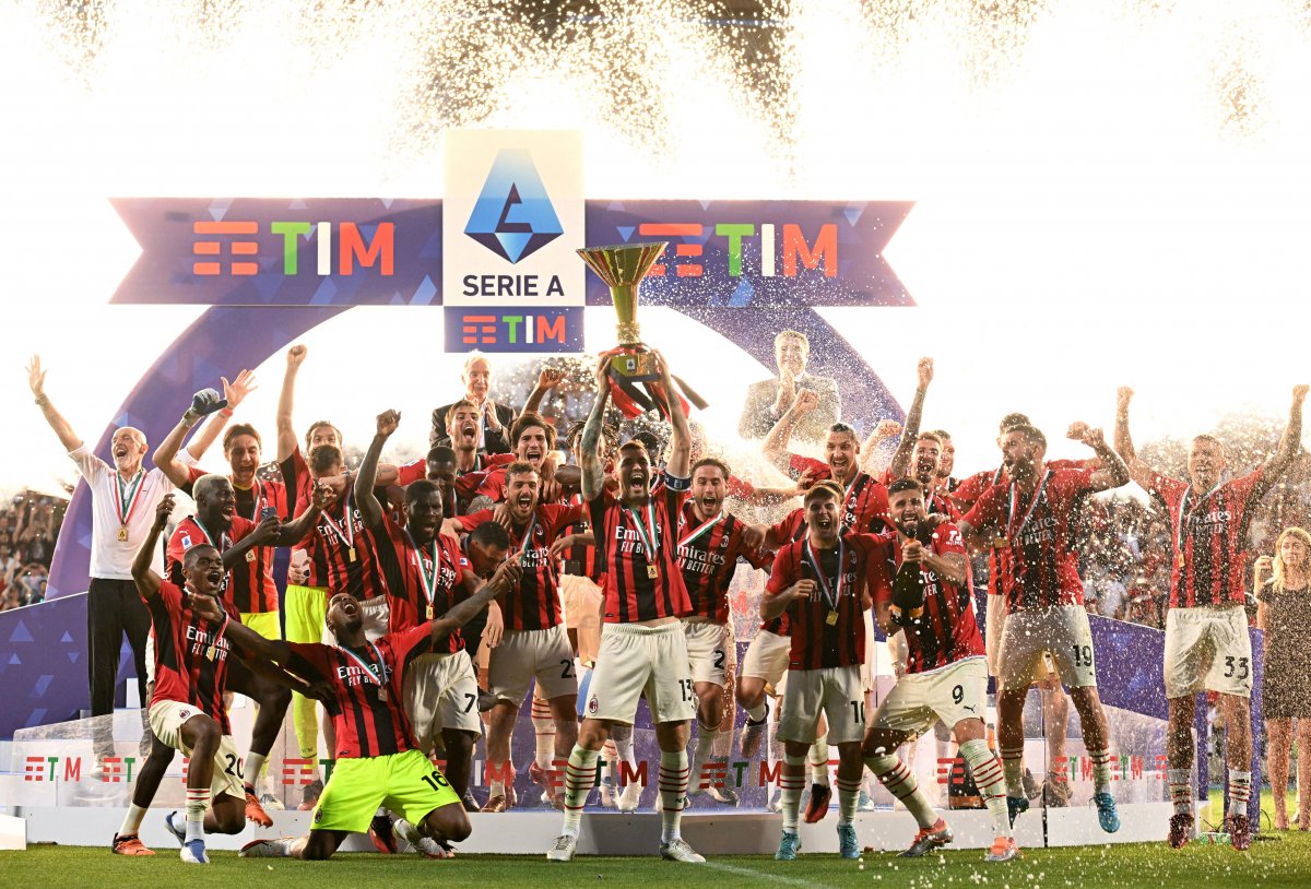 İtalya Serie A da Milan, 11 yıl sonra şampiyon #10