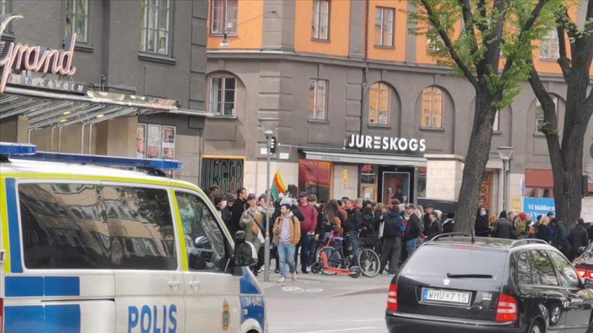 İsveç te PKK/PYD yandaşları terör eylemi yaptı #2