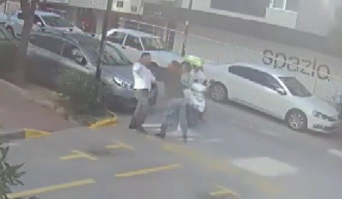 İzmir de bir taksici, sokak ortasında kadına şiddete müdahale etti #3