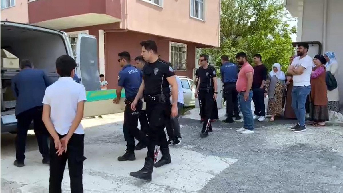 Tekirdağ da cinnet getiren kadın, kızını bıçakla öldürdü #4