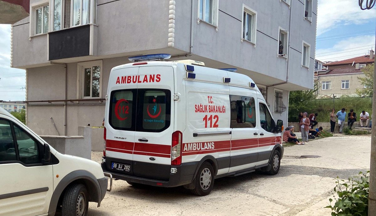 Tekirdağ da cinnet getiren kadın, kızını bıçakla öldürdü #3