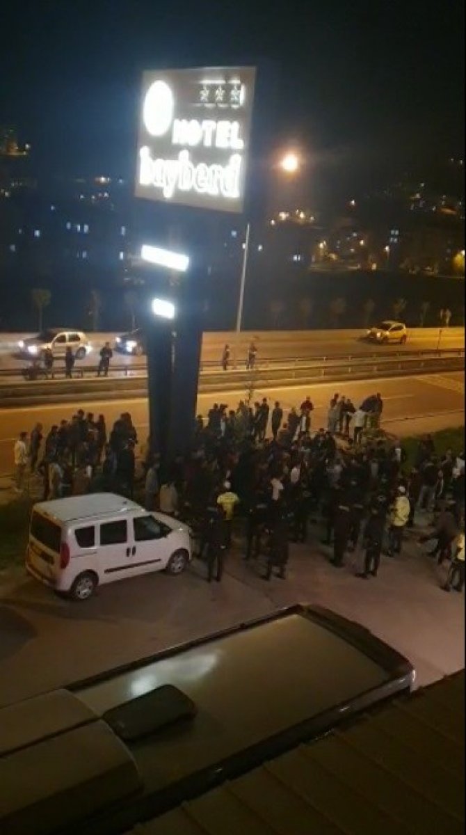 They went into a frenzy in front of the hotel where Bodrumspor was staying in Bayburt #2