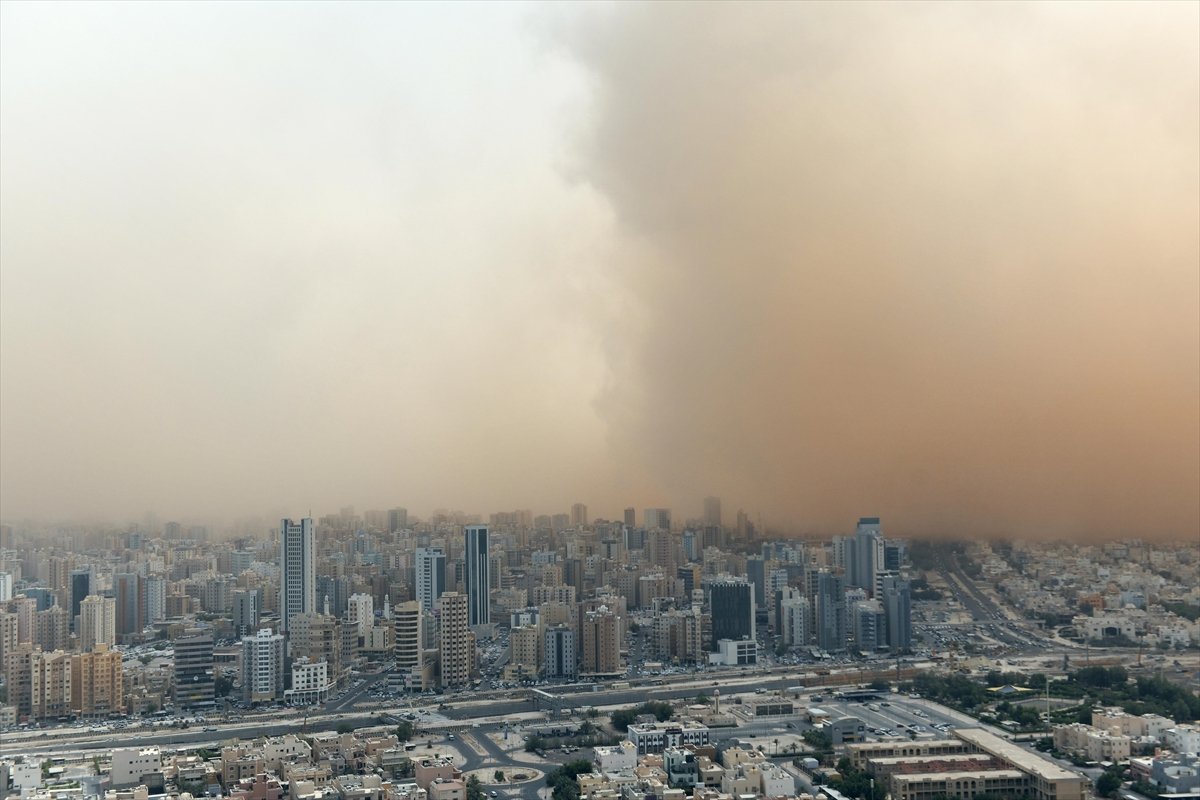 Kuveyt'te kum fırtınası