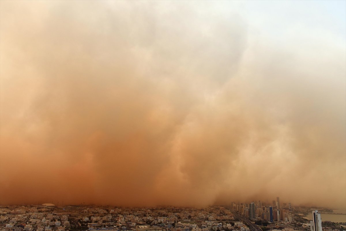Kuveyt'te kum fırtınası