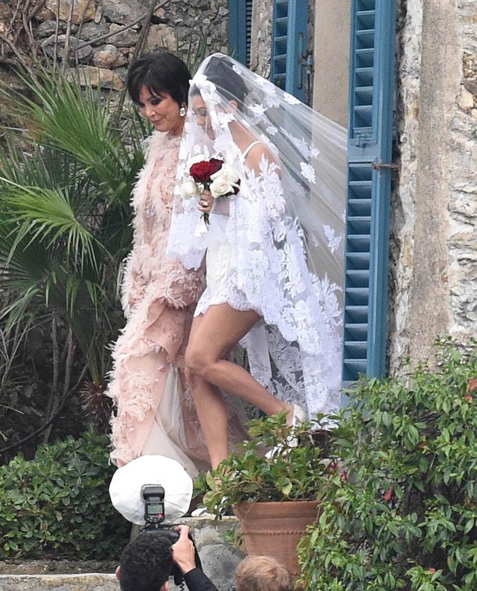 Kourtney Kardashian ve Travis Barker 3. kez evlendi #3