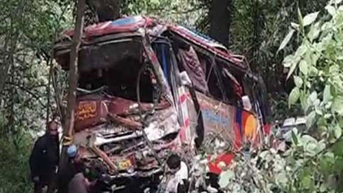Two buses raced in Pakistan, accident occurred: 8 dead