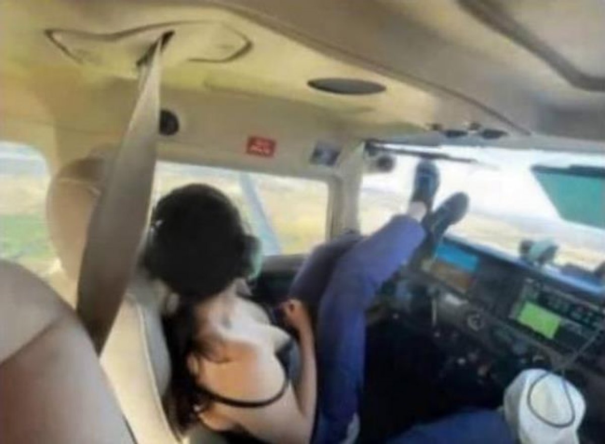 In Russia, the pilot had sexual intercourse with his student on the plane #2