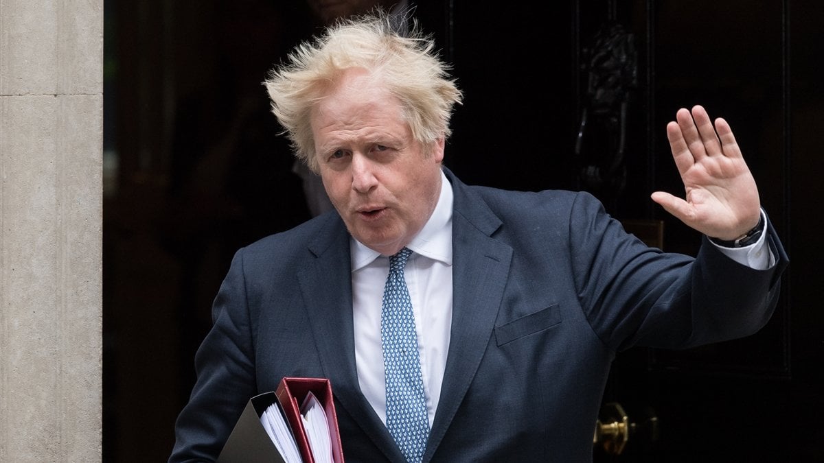 Boris Johnson apologizes again for quarantine violation
