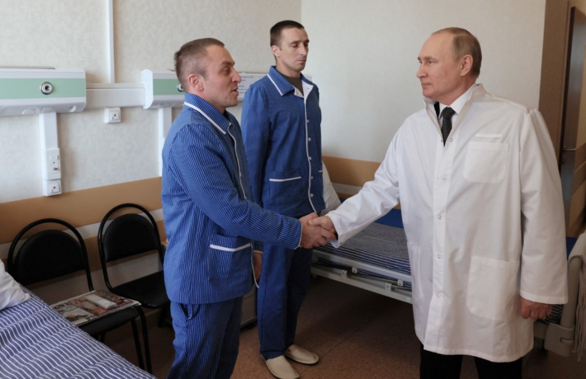 Putin den Ukrayna da yaralanan Rus askerlerine ziyaret #5