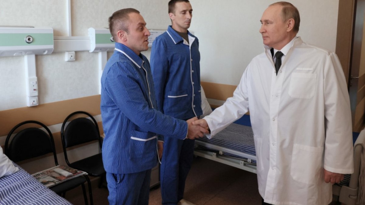 Putin’s visit to Russian soldiers injured in Ukraine
