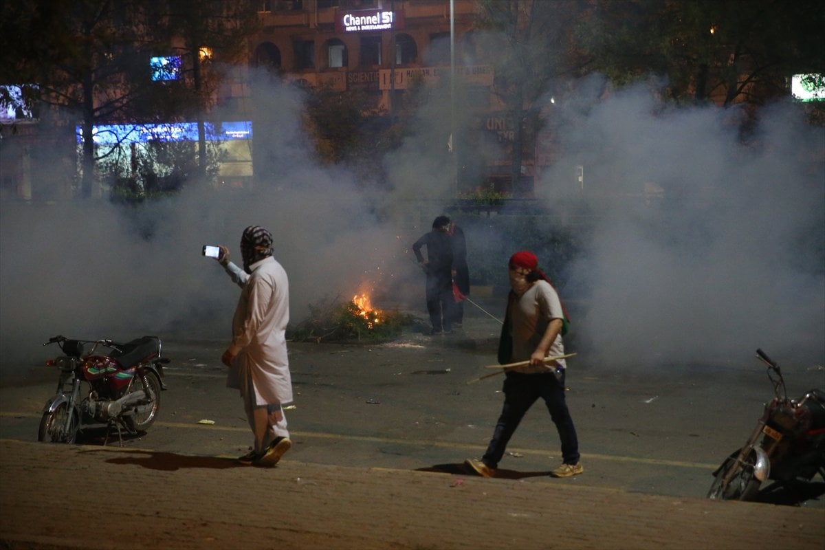Police clash with Imran Khan supporters in Pakistan #4