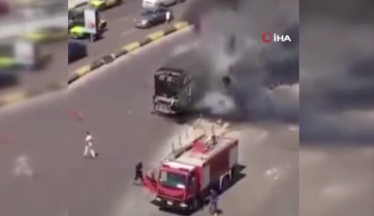 Mısır'da yanan çöp kamyonunun lastiği patladı