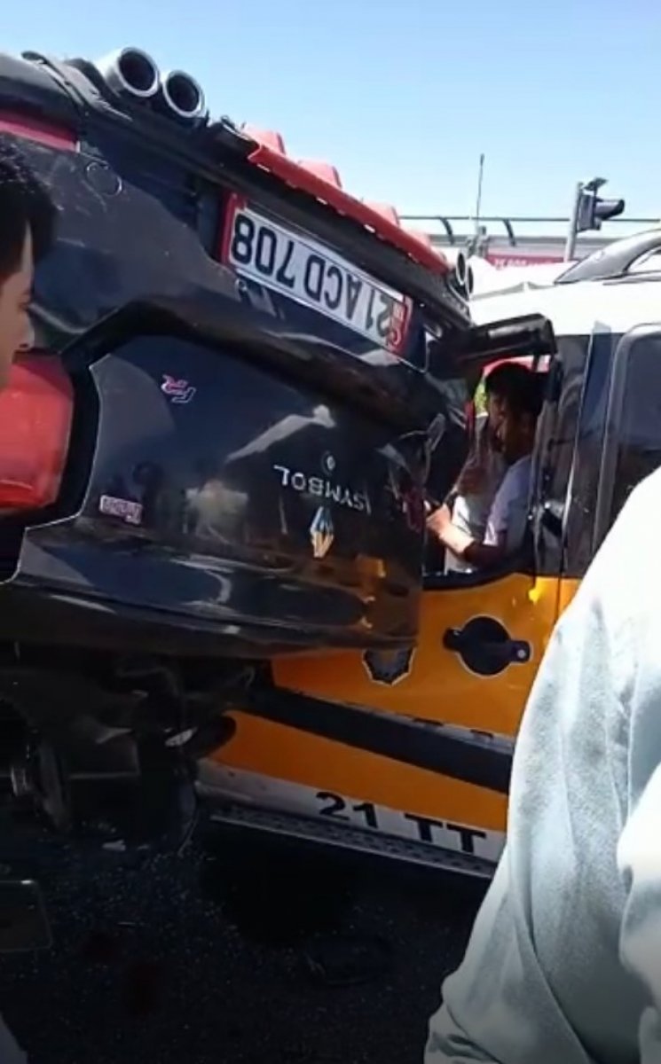 Diyarbakır da araç takla attı: Sürücü hayatını kaybetti #1