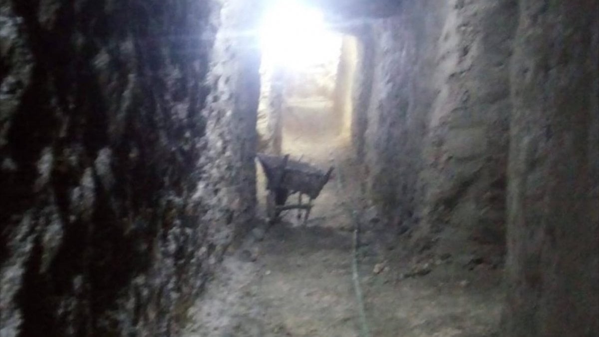 The terrorist organization PKK has the civilians detained in Syria dig tunnels