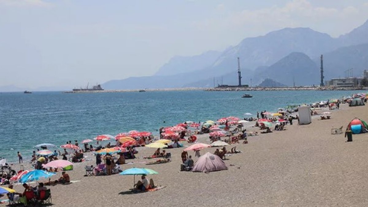 Antalya'da sıcaklık 37 dereceye kadar yükseldi