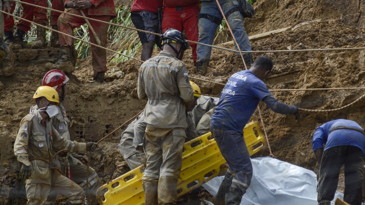 Death toll in landslide in Brazil rises to 44
